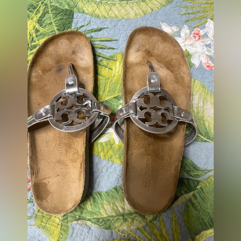 TORY BURCH silver flip flops 8.5